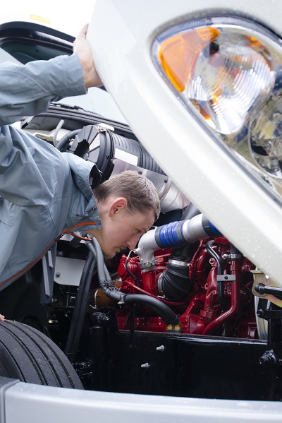 Diesel Engine Maintenance for Commercial Trucks - The Key to Efficiency and Longevity